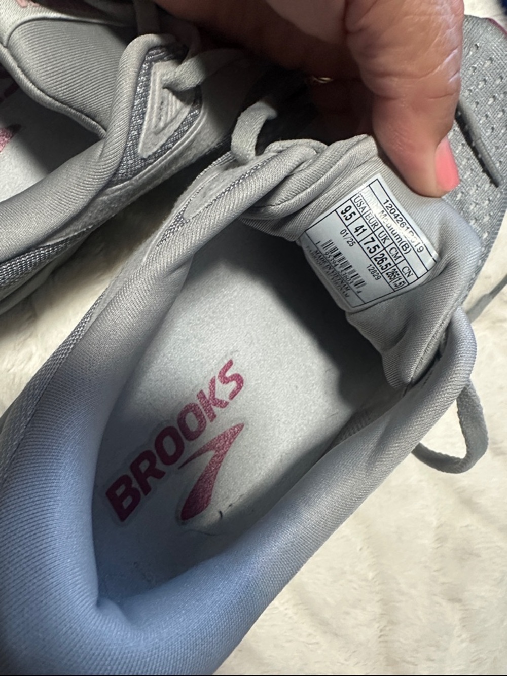 Brooks Adrenaline run/walk support Shoes - Picture 6 of 10